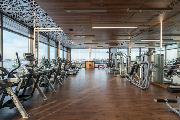 What should I consider when choosing a home gym setup?