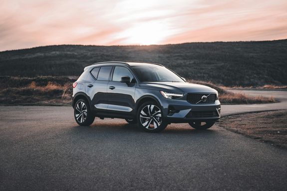 Volvo XC40 at Sunrise