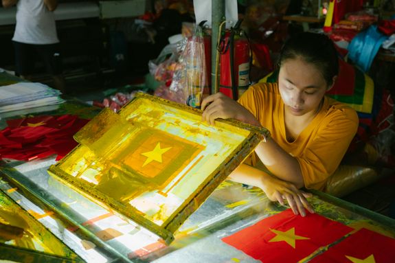 What is the minimum order quantity for custom printing?