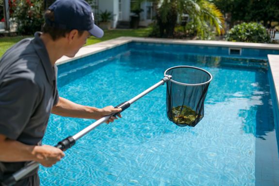 Professional Pool Cleaning Service in Florida – Expert Maintenance with a Personal Touch
