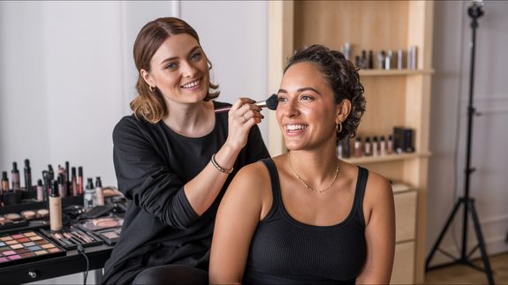 Ready for a Flawless Glow? We'll Come to You with Mobile-Ready Makeup Services!