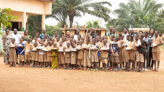 DON DE KITS SCOLAIRES AUX DEMUNIS