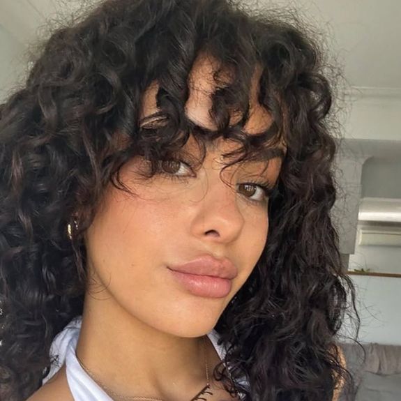 Instantly Fuller, More Defined Lips