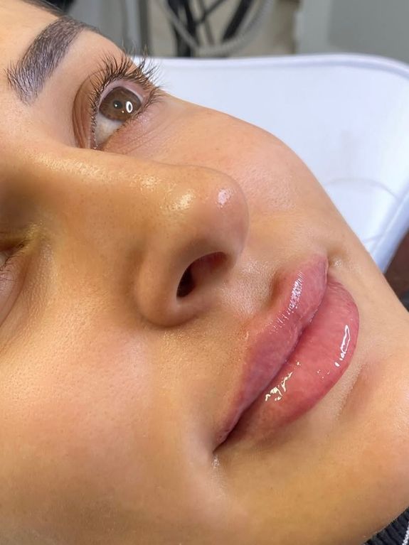 Evens Skin Tone & Brightens Complexion