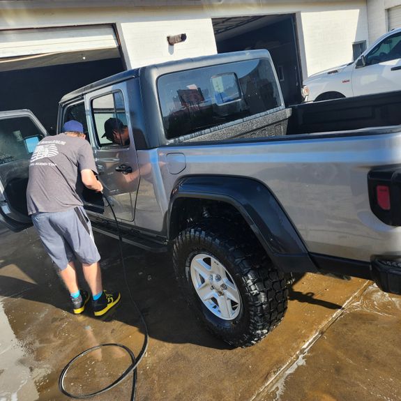 What is included in your Comprehensive Mobile Car Detailing service?