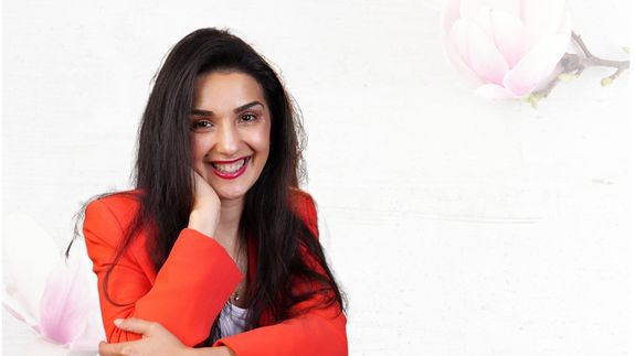 brown dried leaves on sand