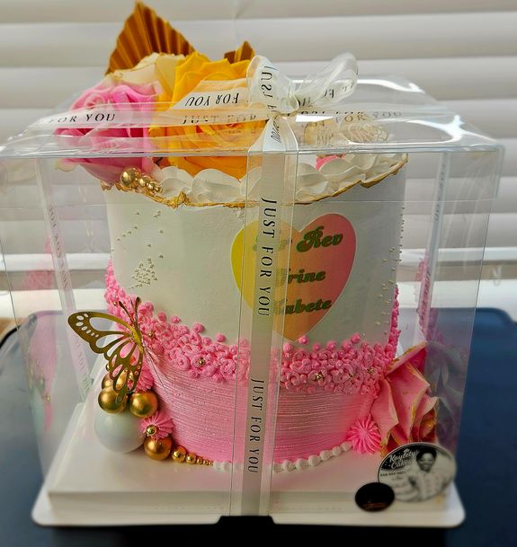 What types of baked goods do you offer at KayletyCakes?