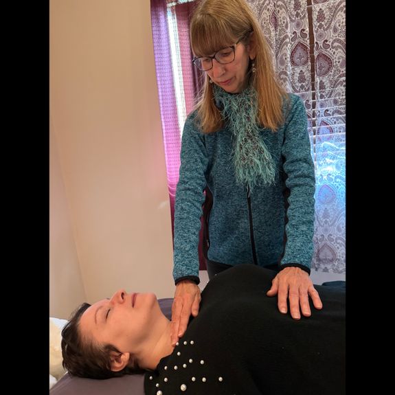 What can I expect during an Individual Angelic Reiki Session?