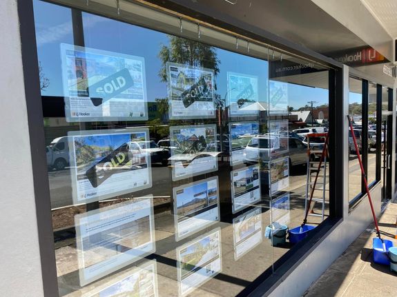 Professional, gleaming windows that showcase your business at its best.