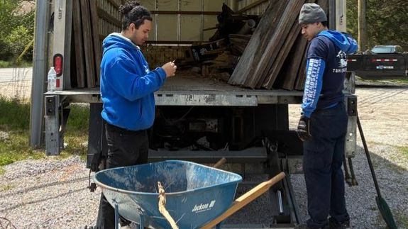 Make clutter disappear in Daleville, VA.