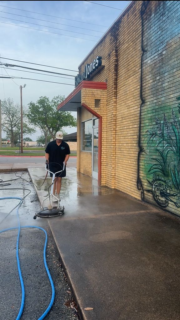 Expert Exterior Cleaning Services in Central Texas