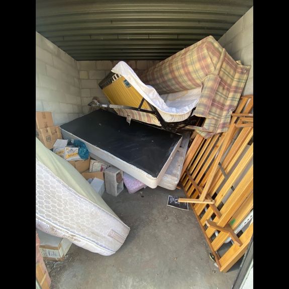 How can I prepare for the residential junk removal service?