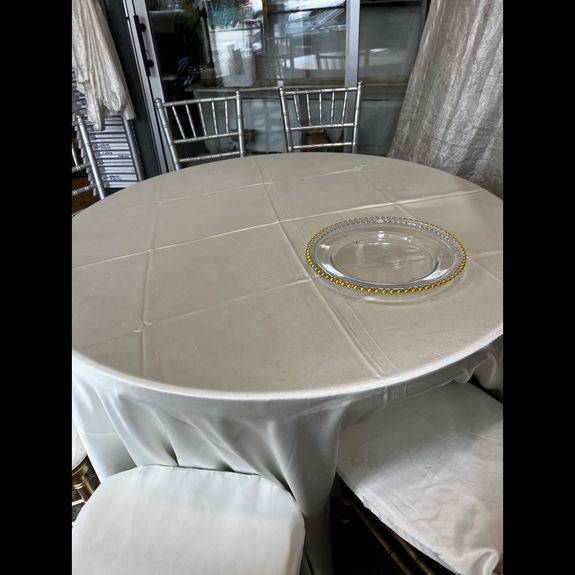 What is the delivery and pickup process for rented chairs?