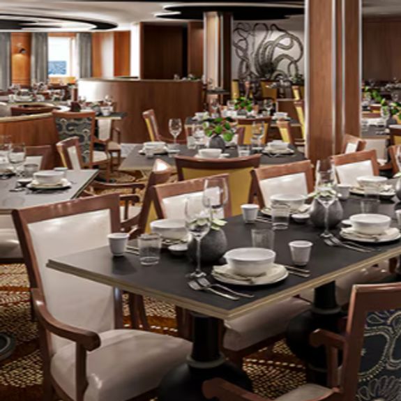What is included in the cruise package from Auckland?