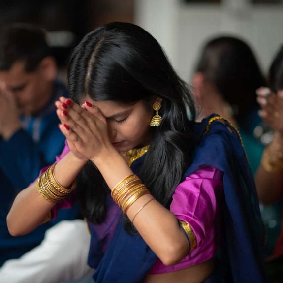 What are traditional Hindu cremation rituals?