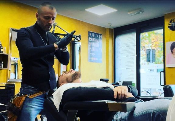 Vivi l’arte della cura personale da Parrucchiere Leo