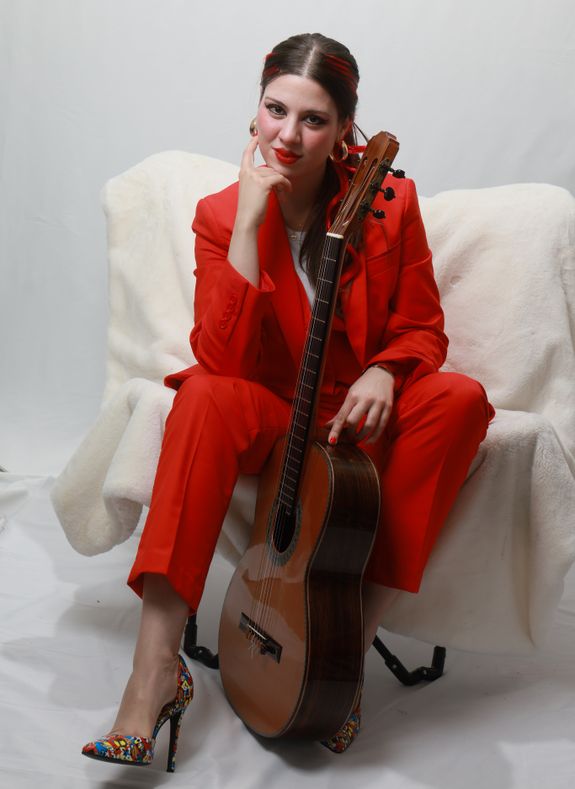 Top Guitar Lessons in Coral Gables with Laura Mazon Franqui