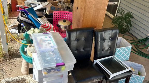 Clear the Clutter in the Sacramento and surrounding cities, Stress-Free.