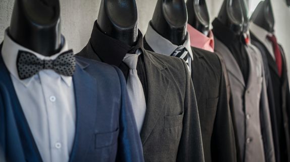dress shirt alterations near me That dress shirt should fit perfectly, but does it? Stitch It makes it fit!  From a shoulder reduction, to sleeve tapering, or dry cleaning  tough-to-remove stains, Stitch It is here to make