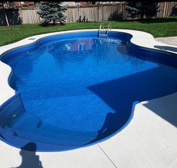 What is the average cost of a custom swimming pool?
